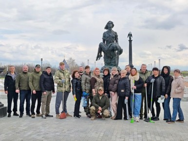 Анна Сорока: В преддверии памятной даты — Дня жертв украинской агрессии, который отмечается 14 апреля, — Аппарат Уполномоченного по правам человека в Луганской Народной Республике организовал и провел субботник на территории...