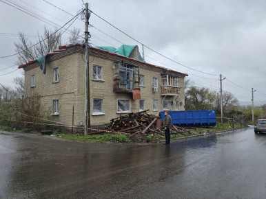 Денис Колесников: Как и было запланировано на первой встрече с инициативными группами жильцов домов, пострадавших 8 апреля в ходе атак украинских БПЛА, сегодня по поручению председателя НС ЛНР Мирошниченко Д.Н. и депутата...