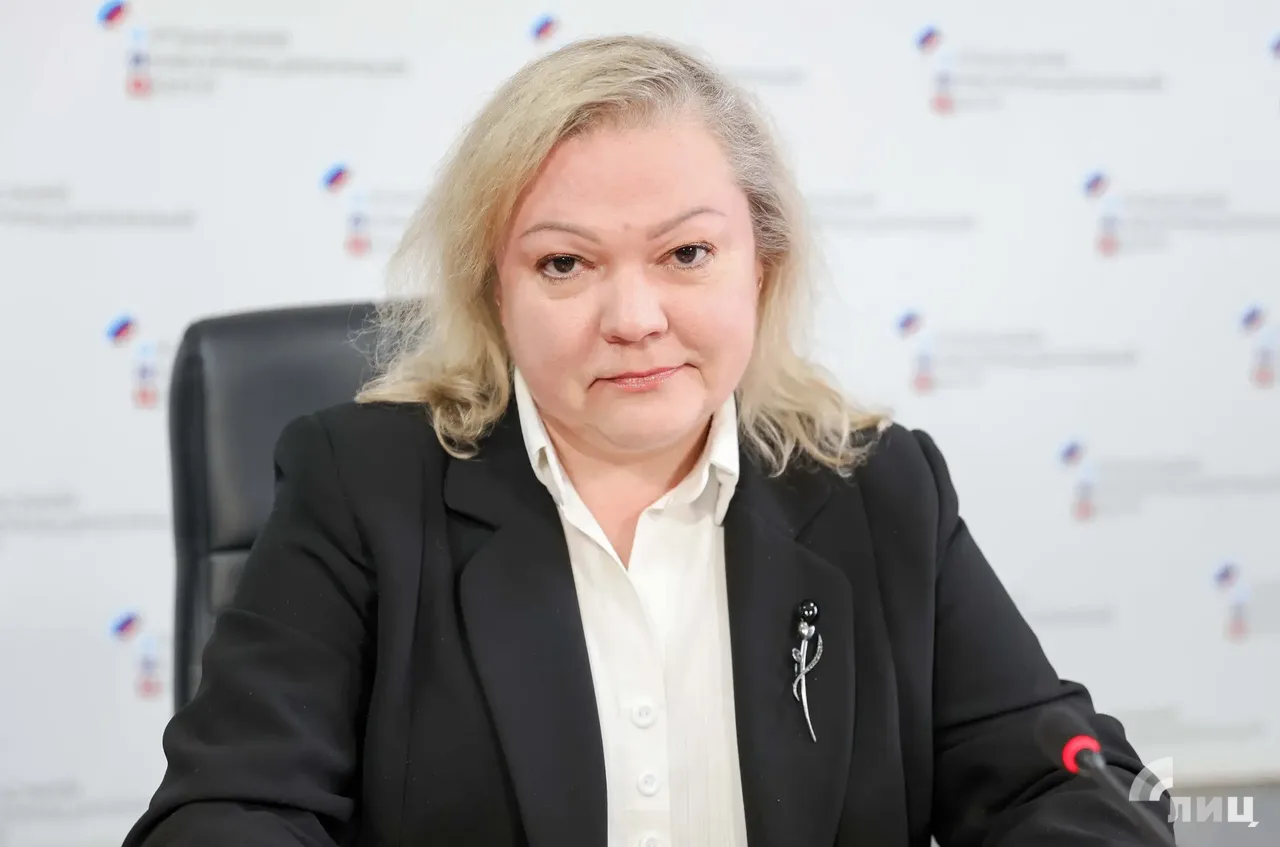 15 апреля в ЛуганскИнформЦентре прошёл брифинг первого заместителя руководителя Архивной службы ЛНР Юлии Бурлуцкой