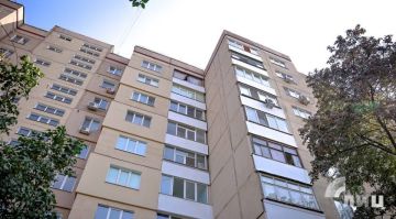 Цены на вторичную недвижимость в ЛНР снизились по сравнению с прошлым годом примерно на 30%, несмотря на сохраняющийся спрос. Об этом ЛИЦ сообщил директор агентства недвижимости в регионе Игорь Чернышев