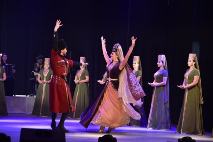 «В вихре танца». Театр танца государственной филармонии Карачаево-Черкесской Республики с аншлагом представил танцевальную программу «В вихре танца» на сцене Луганского музыкально-драматического театра им. М. Голубовича