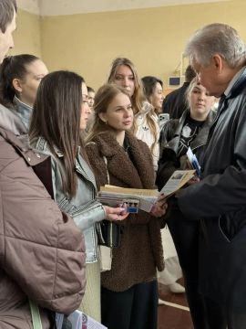 ������� �������: ����� 900 ������� ������� � 75 ����������: ��� ������ ������� �������� � ��������