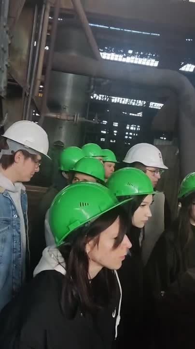 Взглянуть вблизи на производственные процессы и современное промышленное оборудование, задать вопросы специалистам и узнать все о перспективах стажировки, трудоустройства и карьерного трека – на луганском заводе...