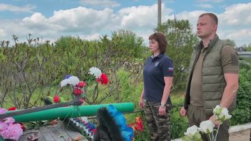 Анна Сорока: В День Луганской Народной Республики мы с коллегами из аппарата Уполномоченного по правам человека и представителями республиканского Комитета семей воинов Отечества прошли по местам первой боевой славы и первой...