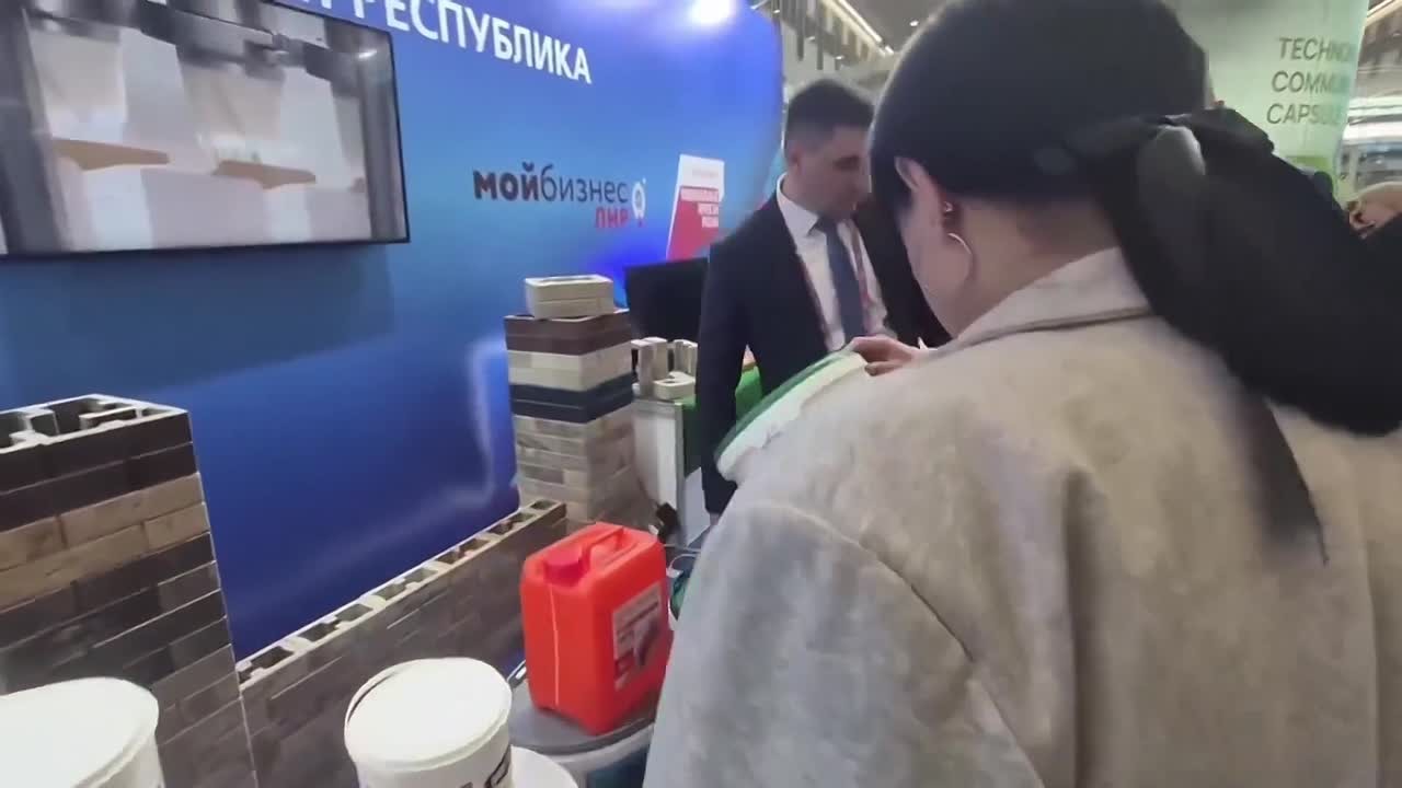 Стенд ЛНР на выставке-форуме "Госзаказ" посетил гендиректор ППК "Единый заказчик" Карен Оганесян