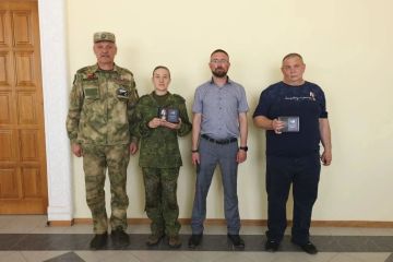 В ходе пленарного заседания Народного Совета Луганской Народной Республики, состоялось торжественное вручение медали общественного признания "Отец содата"