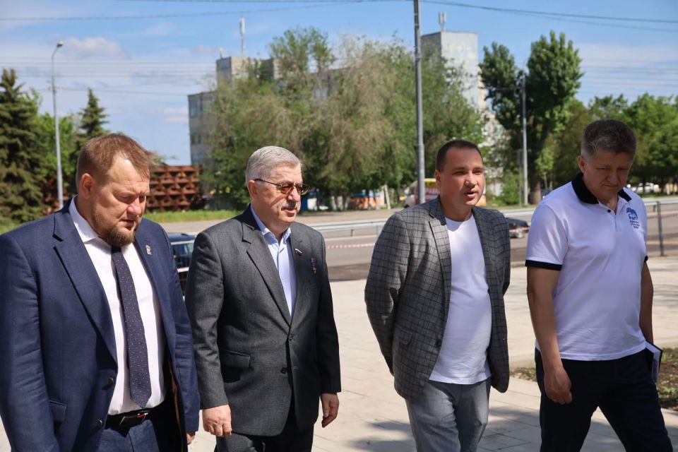 Виктор Водолацкий: Сегодня вместе с заместителем Председателя Народного Совета ЛНР Колесниковым Д.С. и главой города Луганска Пащенко Я.В. посетили парк «Дружбы» в Луганске, где продолжается масштабное благоустройство в...
