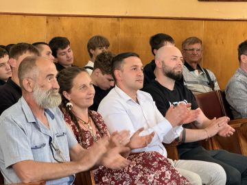 В Луганском дворце культуры прошло чествование трудовых династий «Сердце трудовое – руки золотые»