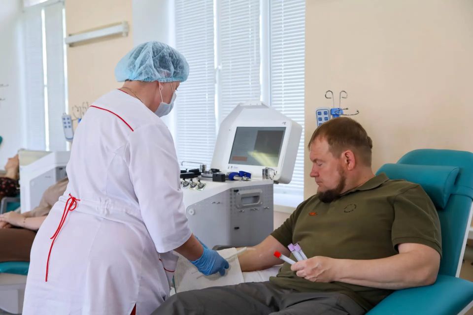 По поручению Дениса Мирошниченко была организована сдача крови для помощи пострадавшим в Старобельском колледже