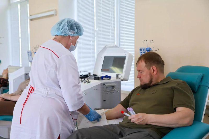 По поручению Дениса Мирошниченко была организована сдача крови для помощи пострадавшим в Старобельском колледже
