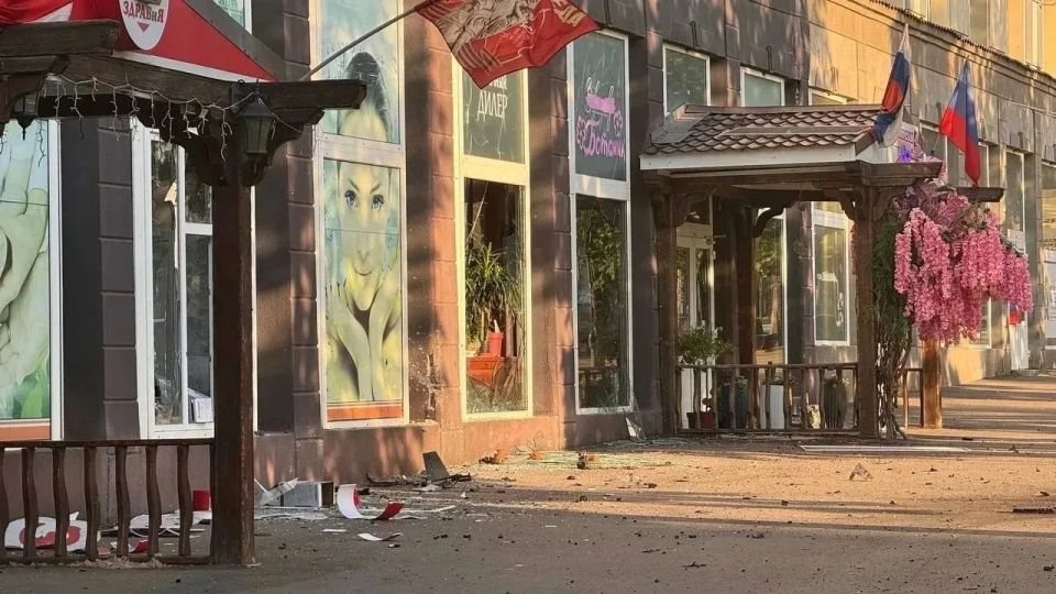 Два человека получили ранения при ударе украинского БПЛА в центре Луганска
