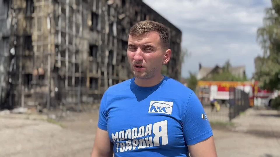Молодогвардейцы ЛНР помогают жителям Старобельска после удара по колледжу и общежитию