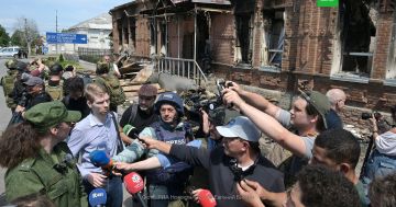 МИД РФ призвали Макрона посмотреть кадры из Старобельска