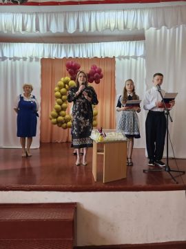 Галина Дуброва: Сегодня была в 43 школе Луганска на празднике последнегл звонка