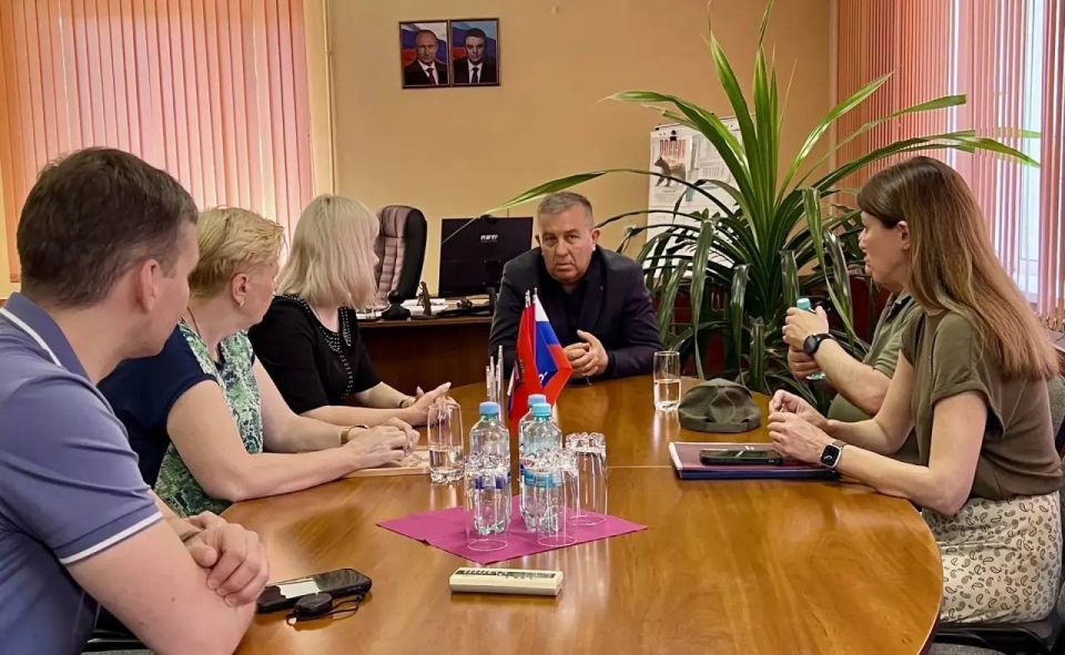 Инна Швенк: Совместно с Председателем Российского детского фонда Дмитрием Лихановым встретились с Главой Перевальского муниципального округа Виталием Михайловым