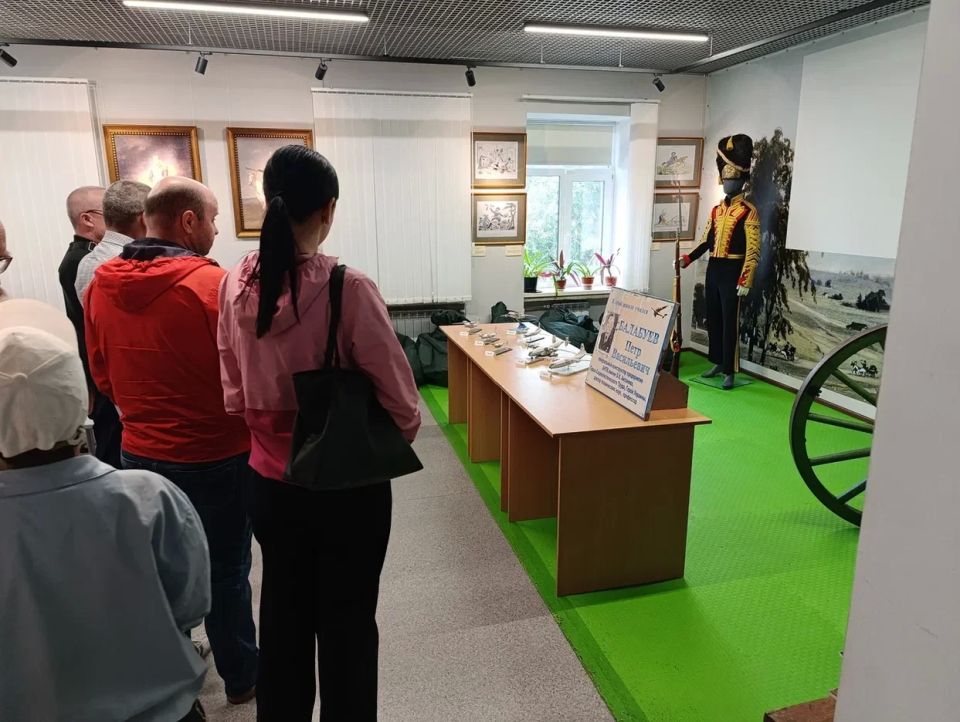 В Станично-Луганском музее почтили память авиаконструктора Петра Балабуева