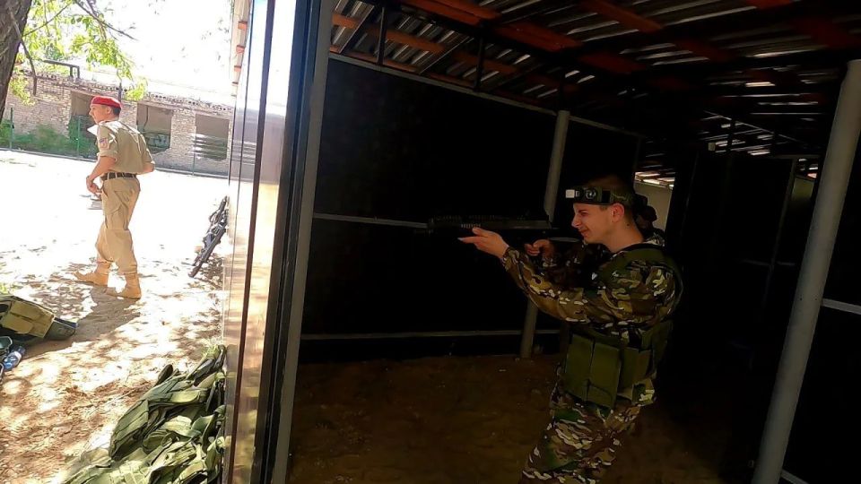 Военно-патриотическая игра «Зарница 2.0» прошла в Луганске
