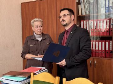 Максим Уваров поздравил коллектив библиотеки имени Горького с Днем библиотек