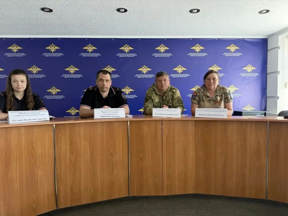 Полицейские ОМВД России «Ленинский» провели с представителями казачьего общества рабочую встречу по теме безопасности граждан
