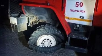 Ночной удар по спасателям в Лисичанске: украинский БПЛА атаковал пожарную машину