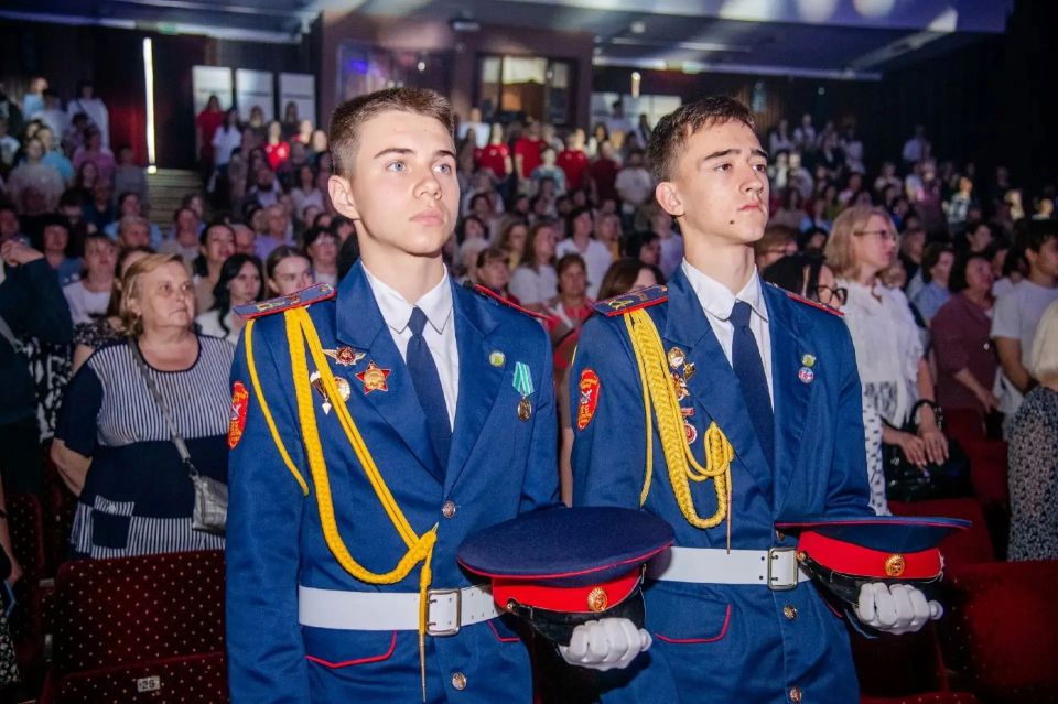 Педагоги и кадеты Луганского казачьего кадетского корпуса приняли участие в Межнациональном форуме