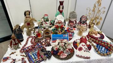 Мастера декоративно-прикладного искусства ЛНР представили свои работы на выставке-форуме игрушек Луганщины, которая состоялась в Доме молодежи