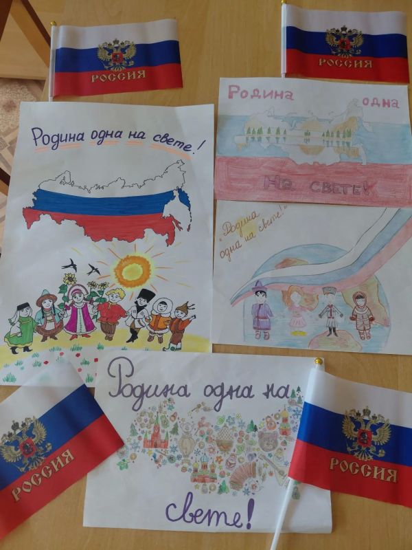 Сегодня, 11 июня, в Луганской дистанции сигнализации и связи Луганского филиала ФГУП «ЖДН» прошла выставка рисунков детей работников дистанции "Родина одна на свете", посвященная Дню России