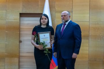 Сотрудников Луганского центра медицины катастроф наградили в честь профессионального праздника