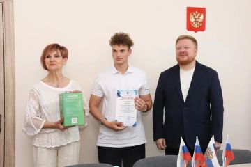 В ЛНР наградили лучших юных исследователей