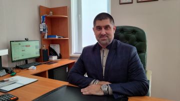 Дорогие коллеги! От всего сердца поздравляю вас с профессиональным праздником — Днём медицинского работника!