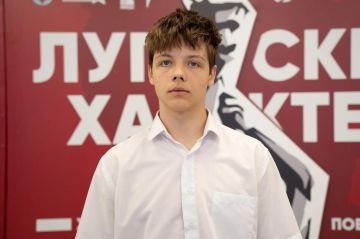 Выпускник Глеб Мажник, набравший 100 баллов на ЕГЭ по химии, мечтает стать стоматологом