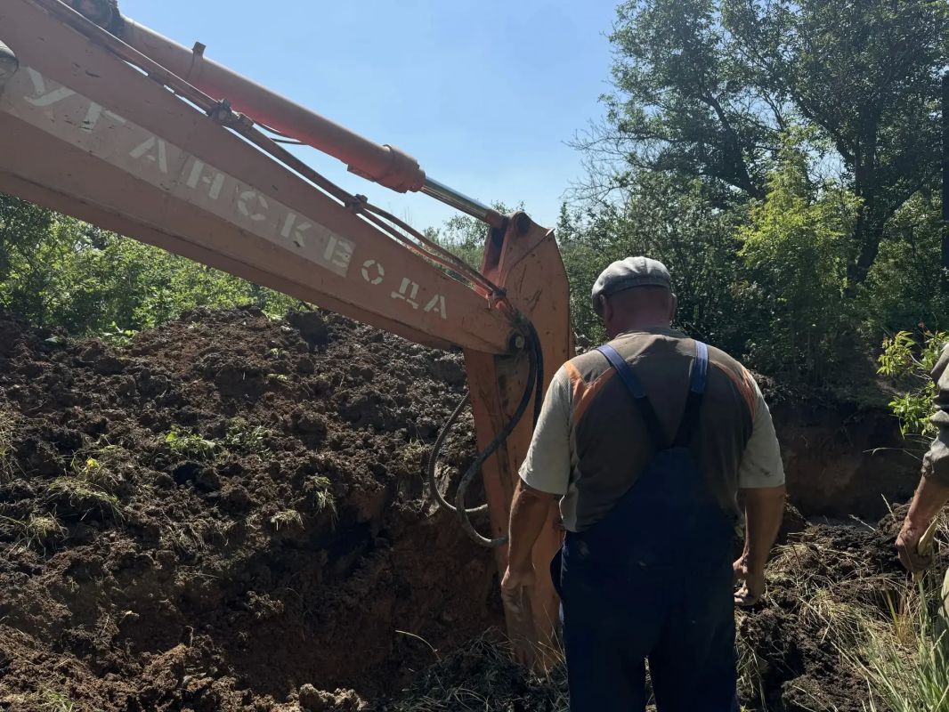 Специалисты Алчевского управления Луганскводы устранили аварию на магистральном водоводе, который питает около 120 тысяч жителей Республики