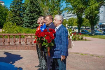 В Луганске почтили память ветеранов боевых действий (фоторепортаж)