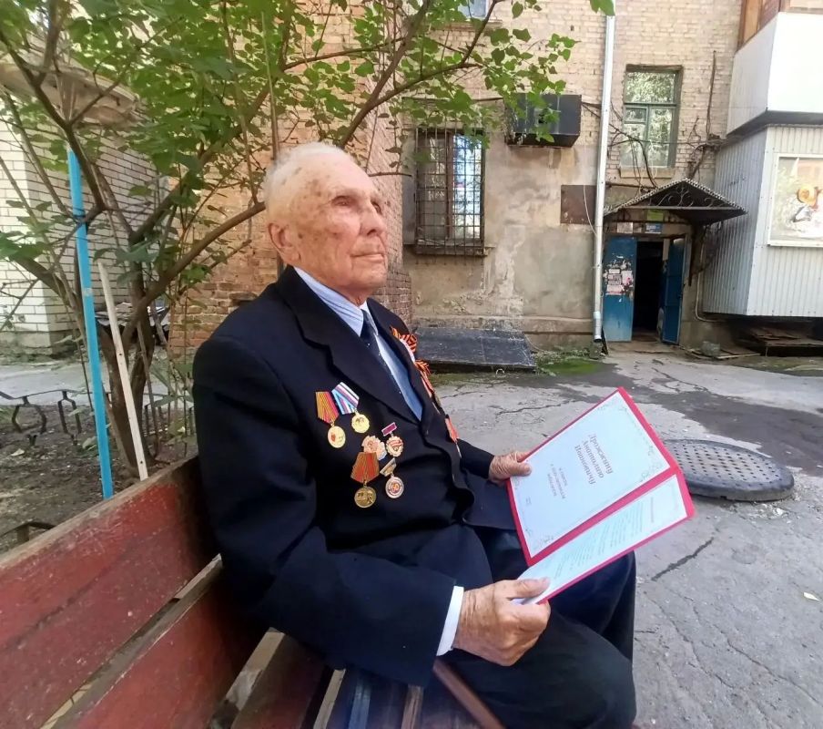 100-летний юбилей отмечает луганчанин Анатолий Дрожжин