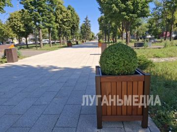 В центре Луганска появились новые элементы благоустройства