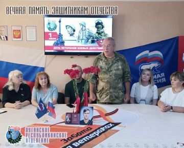 1 июля Юрий Юров, заместитель руководителя Луганского республиканского отделения Всероссийской общественной организации ветеранов «БОЕВОЕ БРАТСТВО», депутат Народного Совета ЛНР, в День ветеранов боевых действий в Брянке...