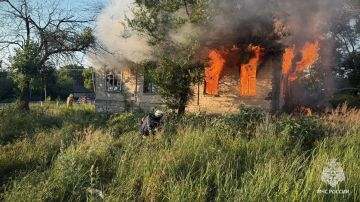 В селе Первомайск Сватовского округа горело заброшенное здание на улице Буденного