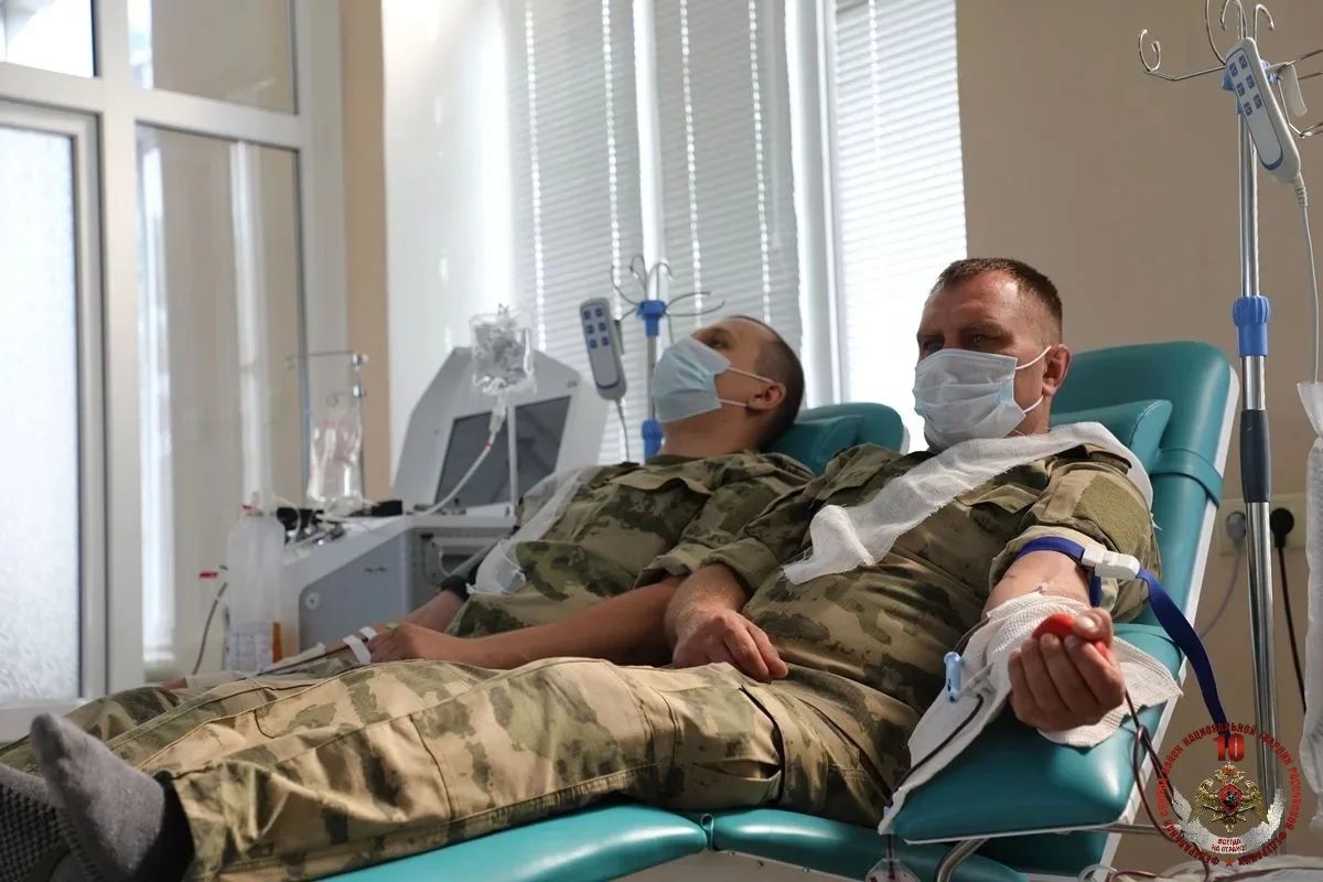 Росгвардейцы сдали кровь для пациентов больниц ЛНР