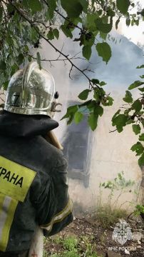 В Свердловском округе сгорел нежилой дом