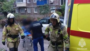 Луганск. Из горящей квартиры спасли мужчину