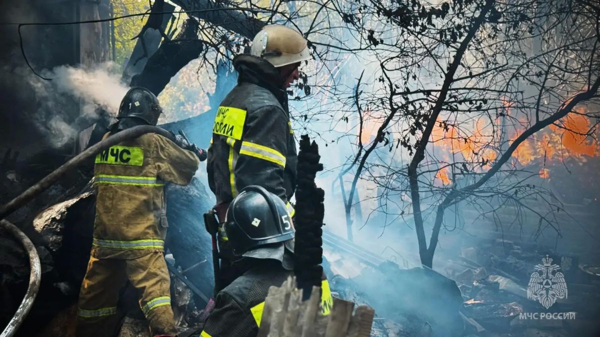 За минувшие сутки пожарные расчеты в ЛНР ликвидировали 21 пожар