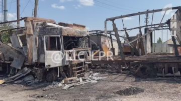 Ещё кадры с места удара по стоянке в Луганске