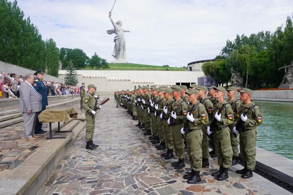 Первые сборы, присяга и получение званий: Курсанты из ЛНР отправились на учения в Южный военный округ