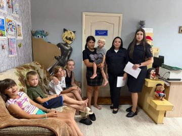 111111 Славяносербские правоохранители оказали консультационную помощь семьям, находящимся в Семейном центре