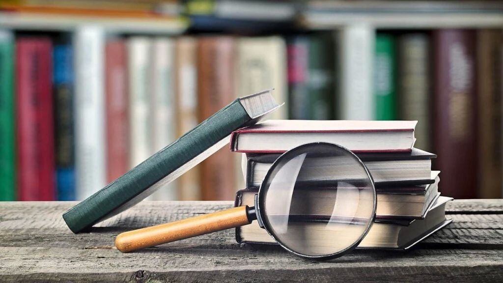 Чтение — это просто хобби или жизненная необходимость? Что сильнее влияет на сознание: школьная классика или современные романы? И может ли книга навредить?