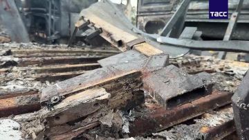 После серии намеренных ударов ВФУ в Луганске уничтожены несколько гражданских большегрузов