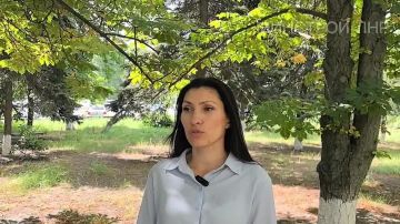 Жуткая авария произошла в Луганске на пересечении Советской и Оборонной На кадрах видно, как Hyundai Solaris на большой скорости влетает в зад машине скорой помощи. От сильного удара спецтранспорт опрокинулся, а затем ещё и...