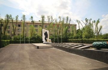Сохраняя историю: В Луганске завершается благоустройство сквера имени 9 Мая