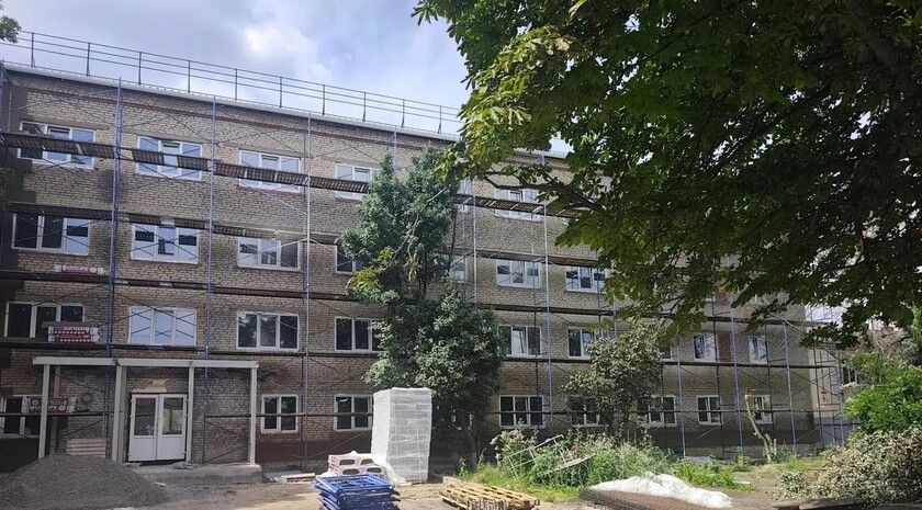 Единый заказчик планирует осенью завершить ремонт общежития Луганского колледжа ИТ