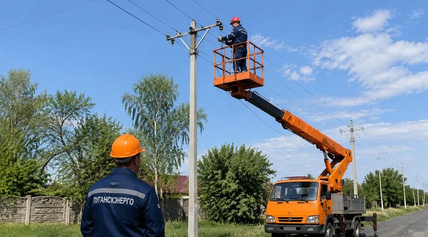 «Луганскэнерго» выполняет капремонт воздушных линий в трех округах ЛНР